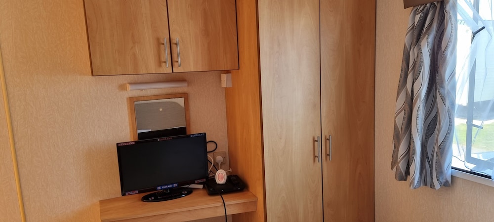 Lovely Caravan at Ingoldmells Just Behind Sealands view 4