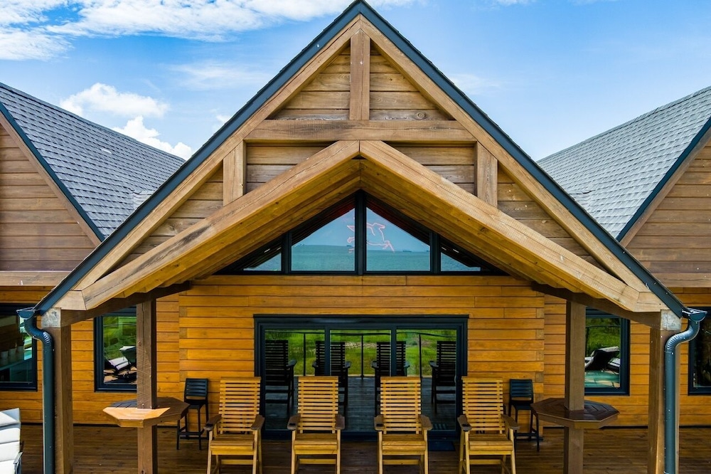 The Coppertone House 6 Bedroom Home