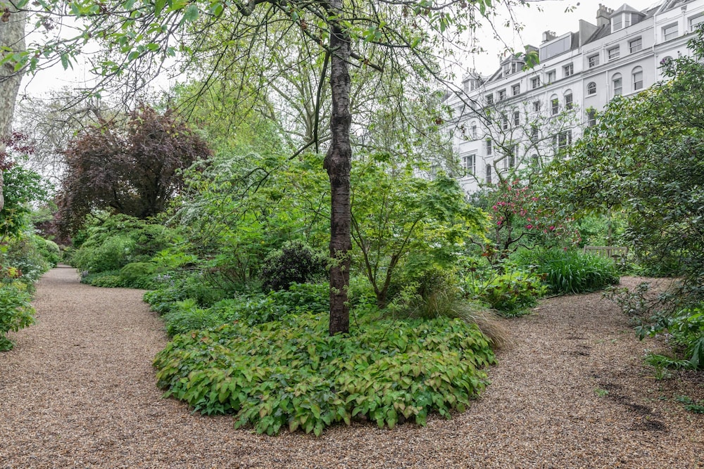 Arundel Gardens by Onefinestay