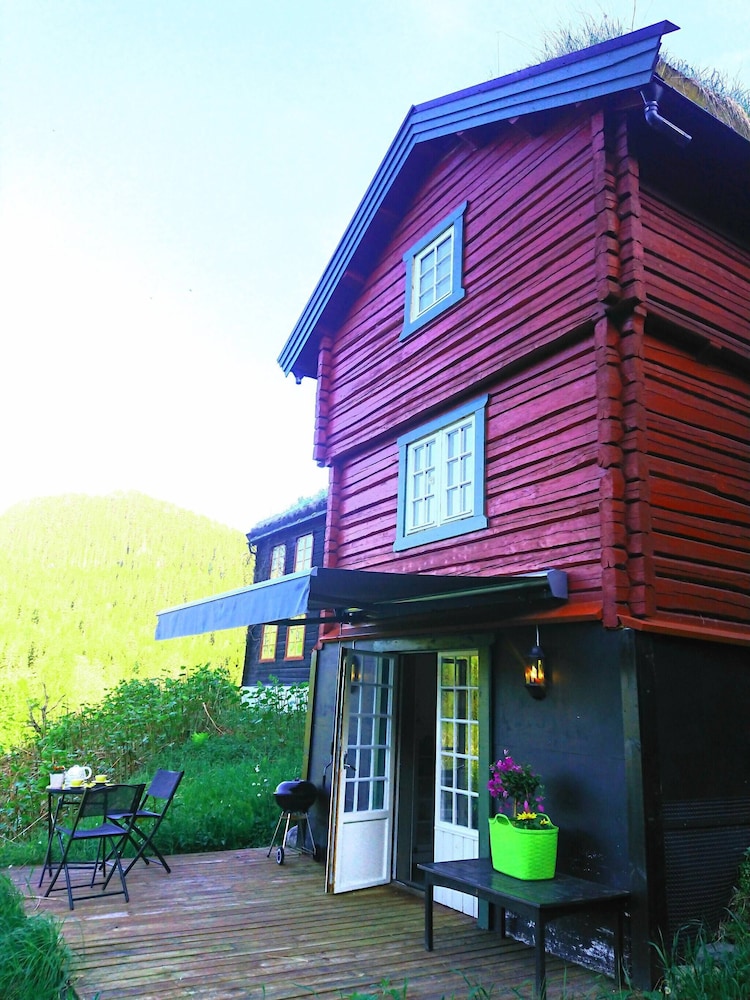 Cozy Cabin Retreat in Scenic Valley, E6 South of Trondheim
