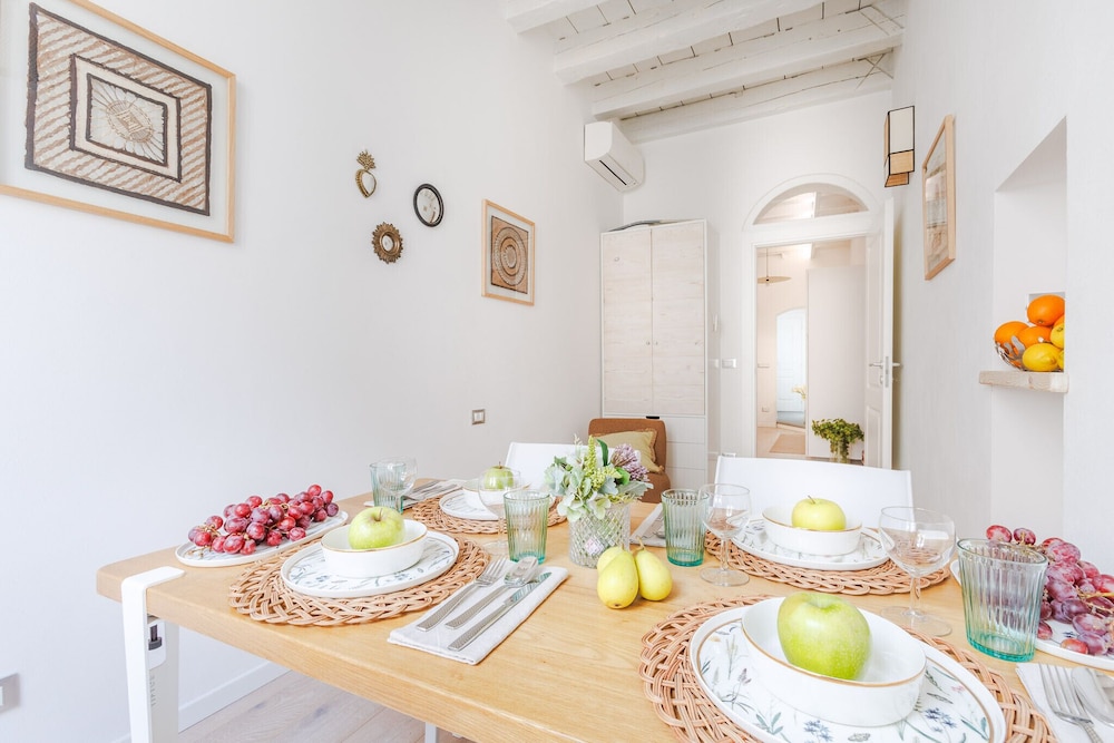 Casa Joyce in Lucca With 1 Bedrooms and 1 Bathrooms