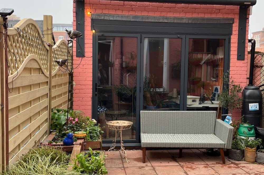 Beach, Dreamland, Restaurants Nearby- Sunny Garden