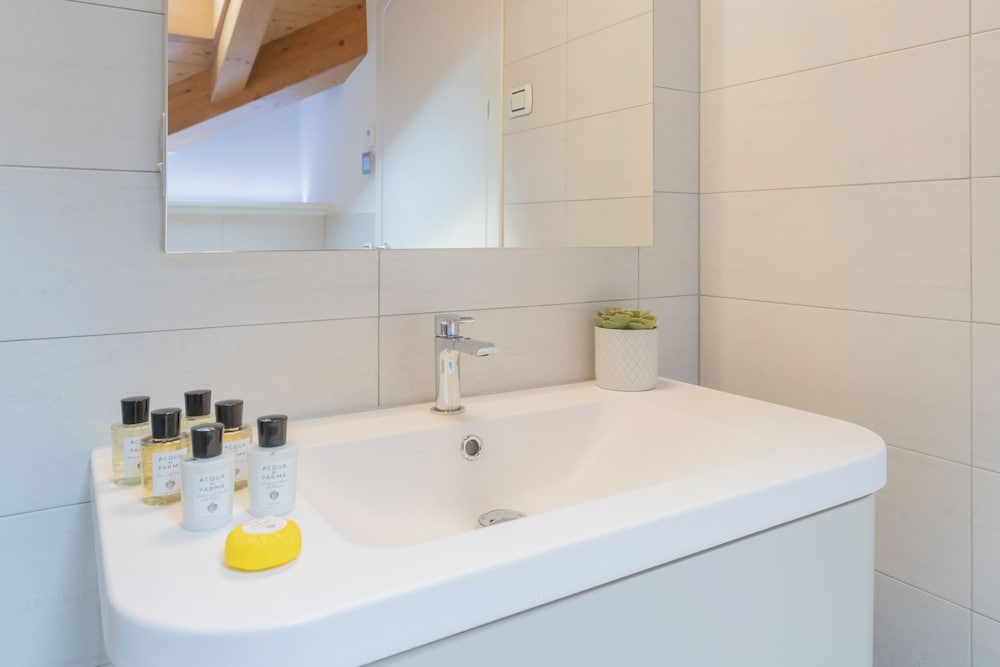 Dream Lake Apartments by Rent all Como