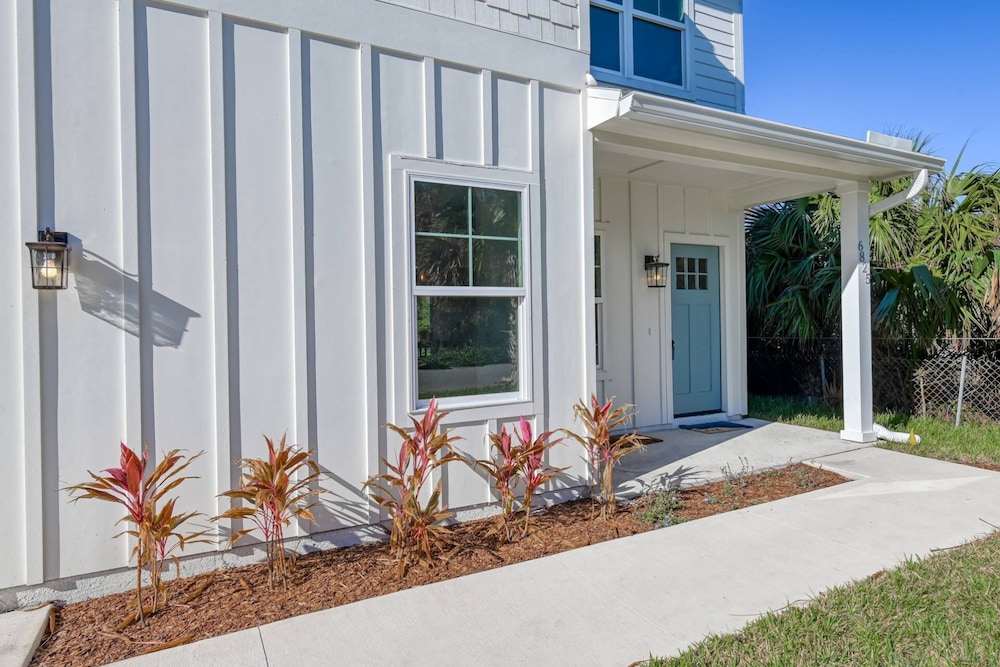 Array of Sunshine Beach House view 4