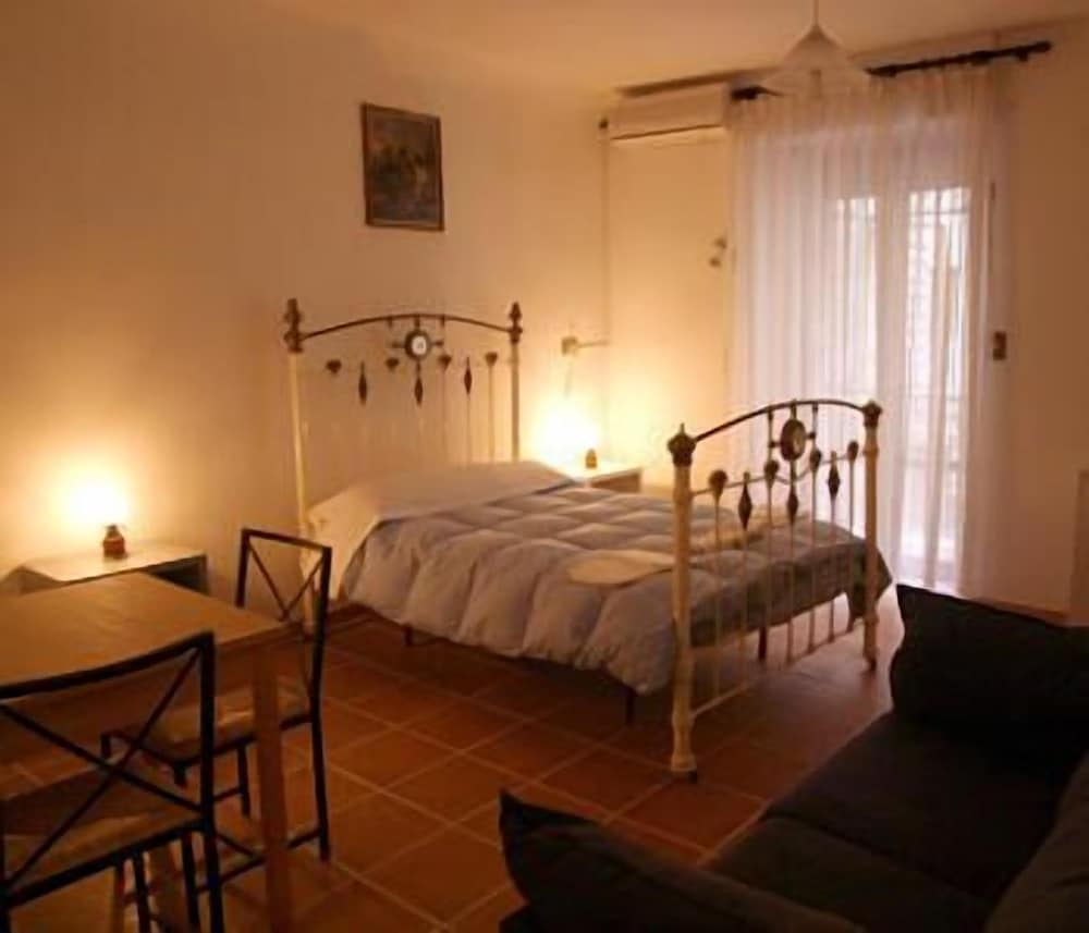 Vatican Rooms Guest House