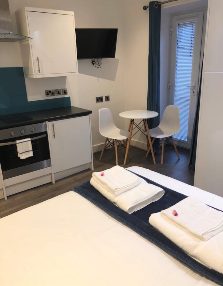 Fox House, Studio Apartments