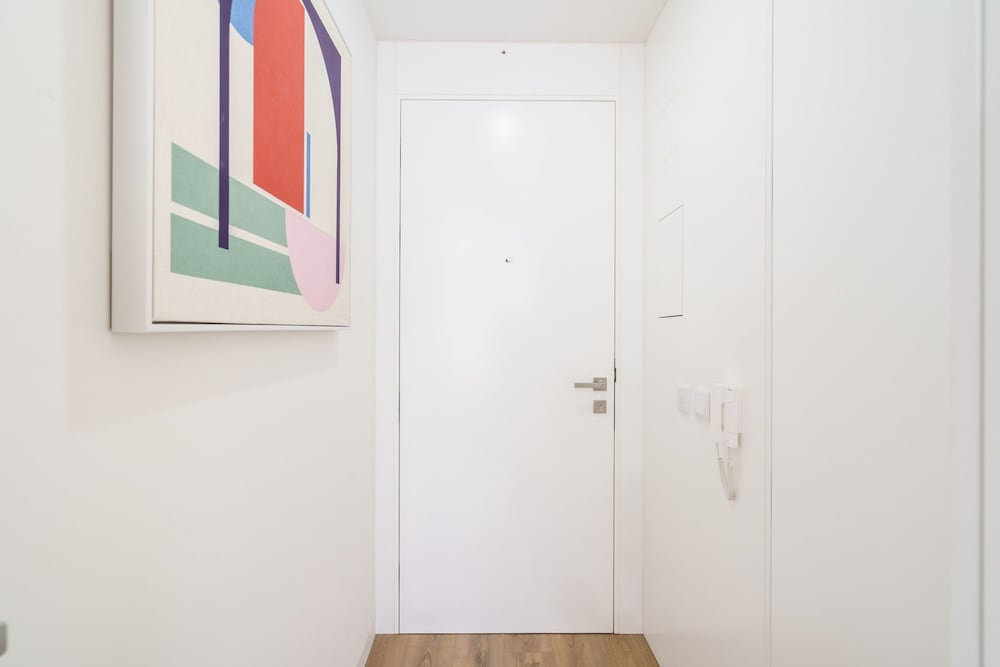 Santa Barbara Flat by Minhos Guest