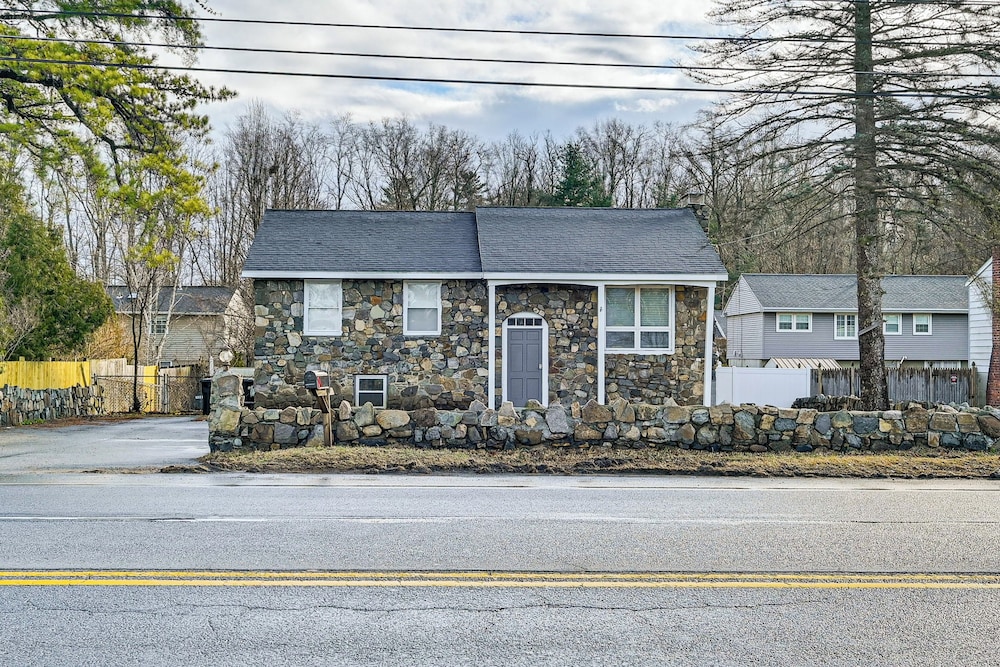 1 Mi to Dtwn: Home w/ Deck in Saratoga Springs