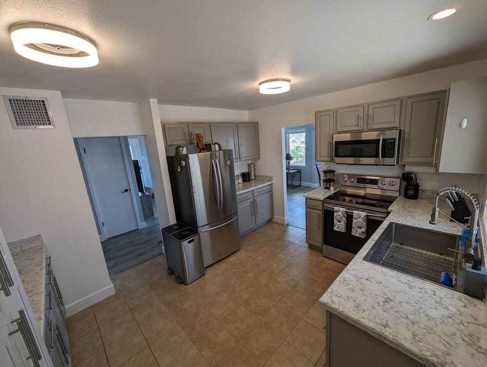 Panoramic Viewhouse Only 2-min Drive To Beach