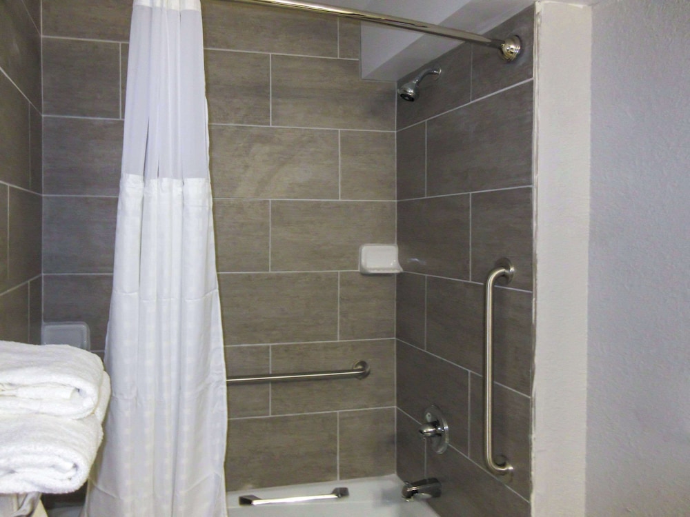 Quality Inn & Suites Hammond Near I-8090