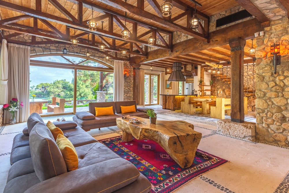Private Island-Style Ultra Luxury Villa Estate