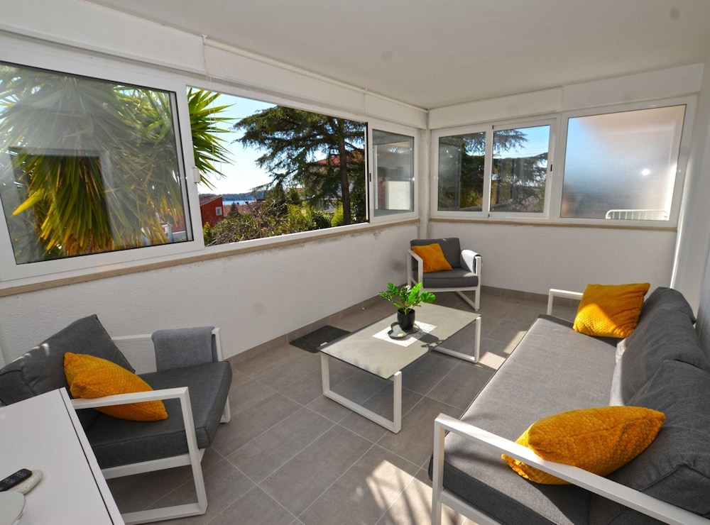 Tranquil and Bright Apartment With Loggia