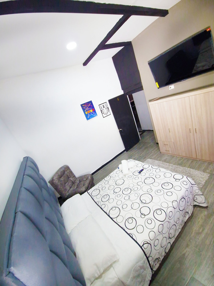 PROMO 18 BDRM Building, Pool+ 5Jacuzzis at Poblado