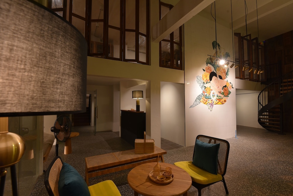 Lobby & Reception