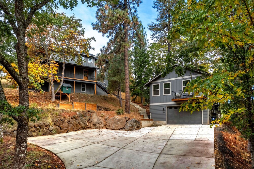 Evergreen Retreat B 30 Night Minimum 1 Bedroom Apts