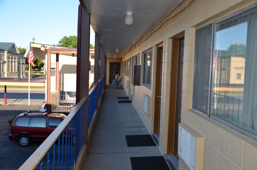 Village Inn