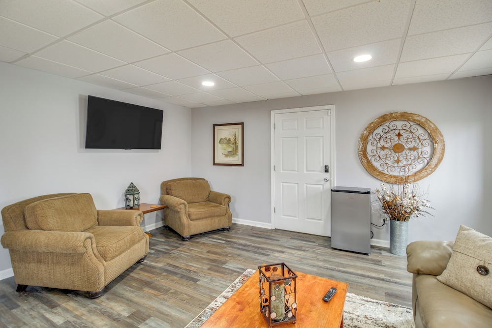 Community Perks: Mtn-view Ellijay Cabin w/ Hot Tub