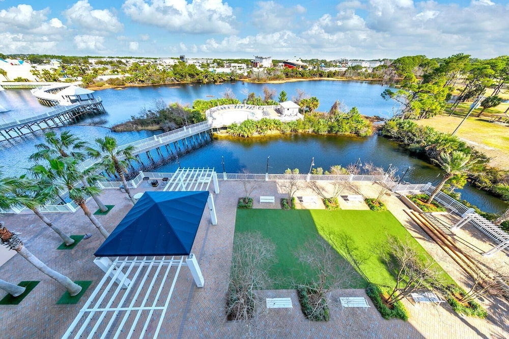 Laketown Wharf 402