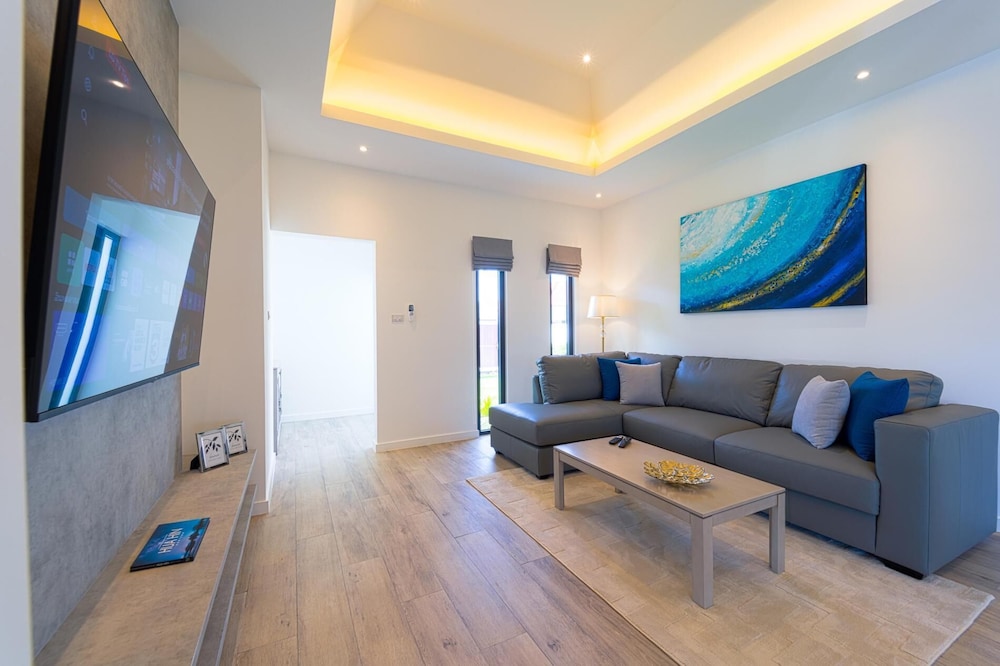 New Modern 3 Bedroom Villa MB35