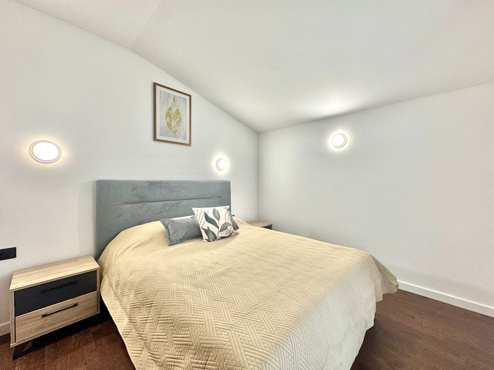 Sunny Bay Apartments