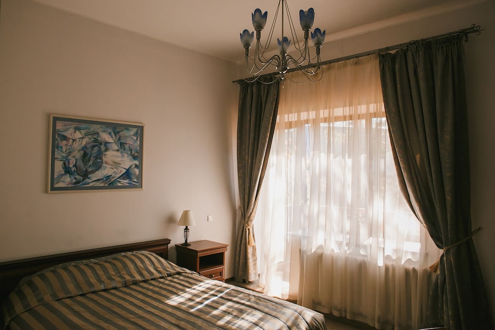 Hotel Shale