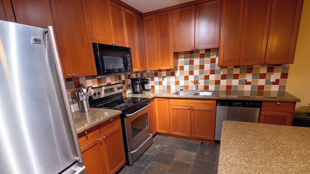 Pinnacle Ridge Chalets by Fernie Lodging - Image 2