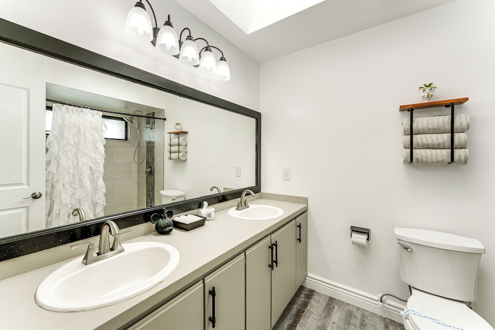 Disney-themed Home: Swim, BBQ & Explore Kissimmee!