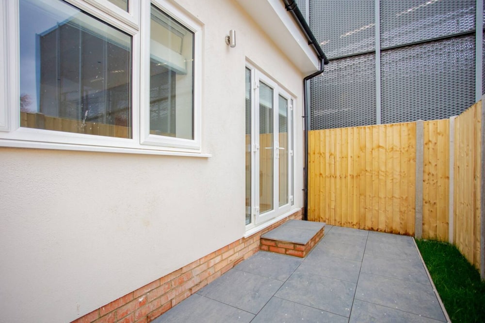 Bright 1 Bedroom Apartment in West London
