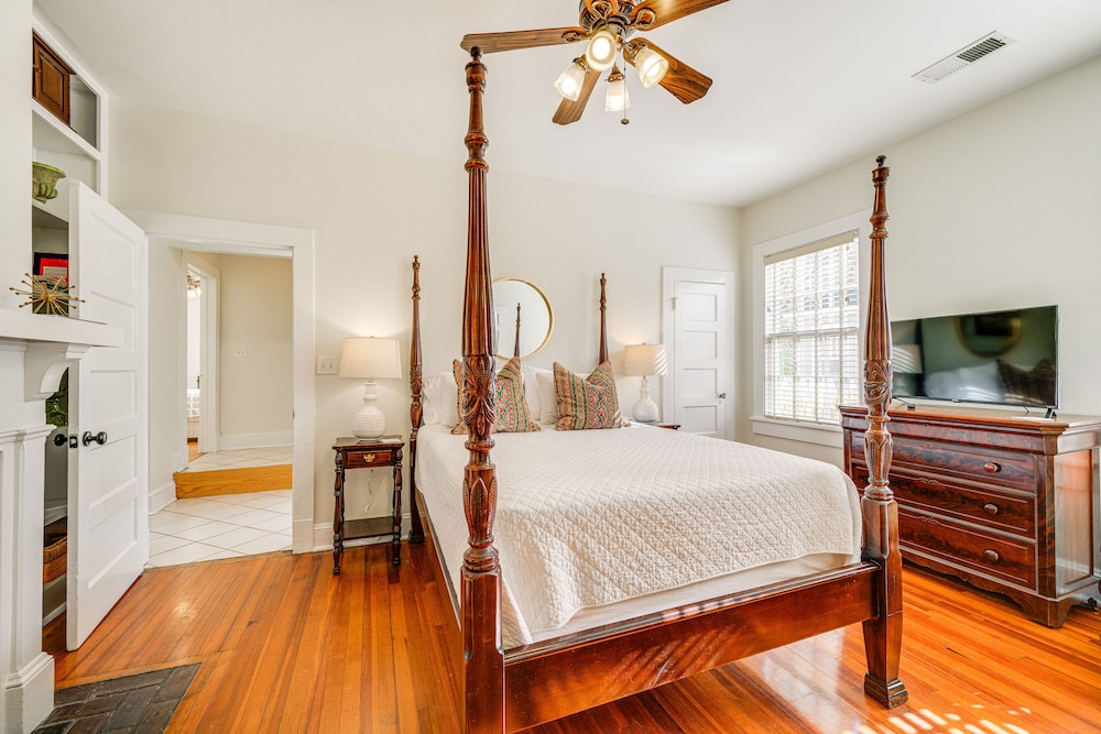 Charming Columbus Home: Steps to Lakebottom Park! view 4