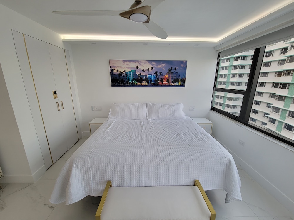 Alexander 1102 2 Bedroom Apts