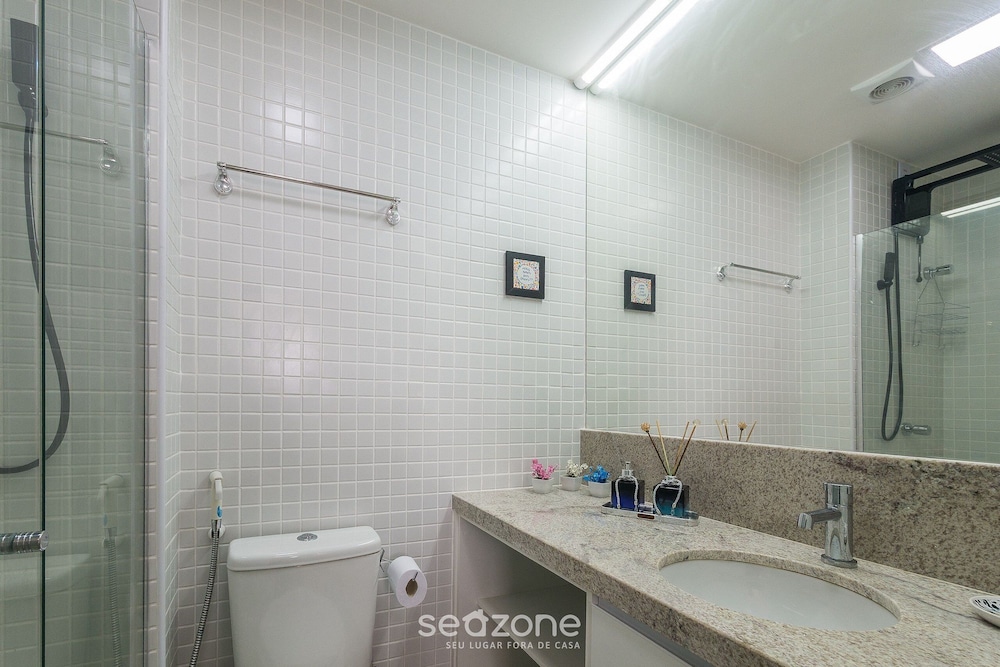 Condo. w/ Pool and Gym 70 m From the Beach - SMA