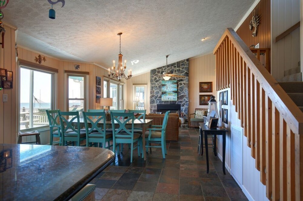 Windchimes 4 Bedroom Home by RedAwning