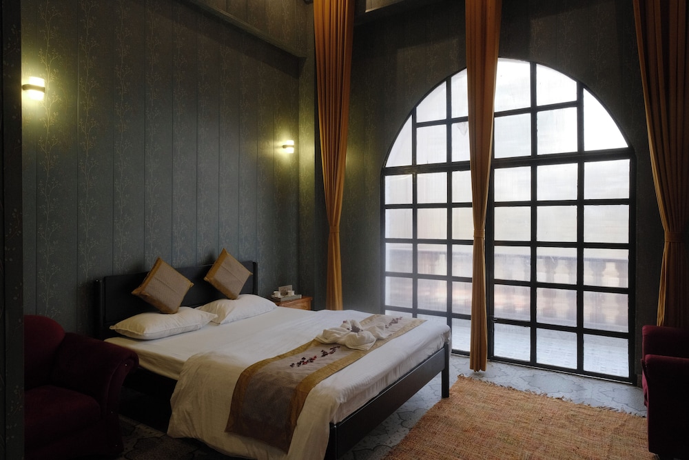 Qila Hotel