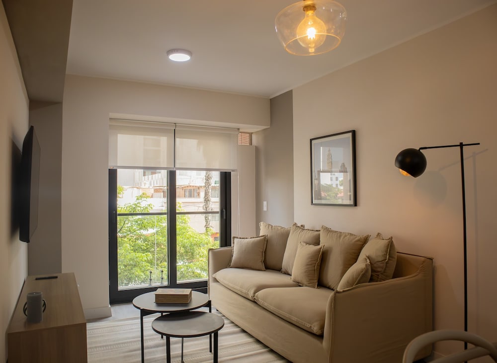 w Distinctive 1BR w Balcony in Barranco