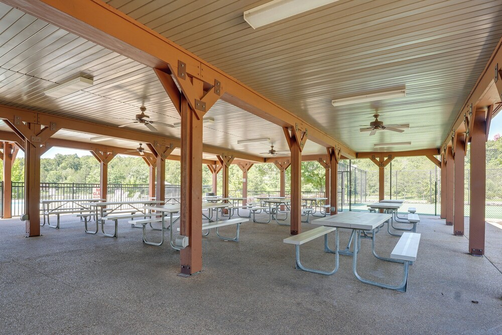 Pool & Lake Access: 'cozy Nest' in Branson West