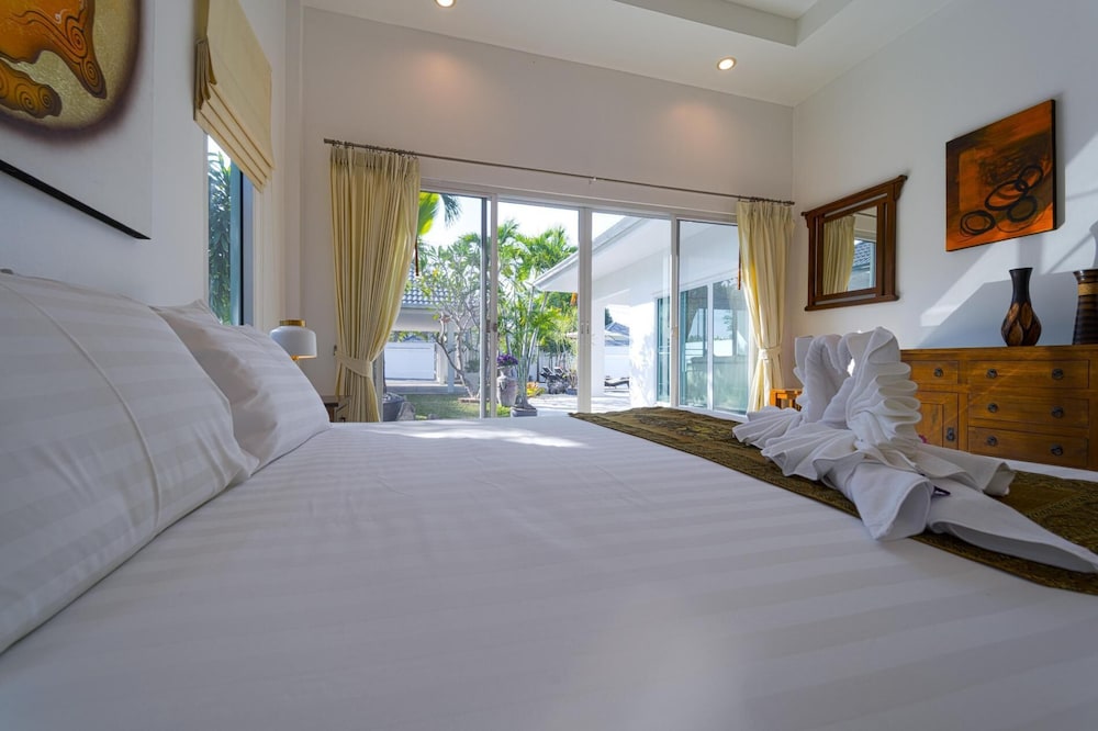 Modern Private 3 Bedroom Pool Villa GA1