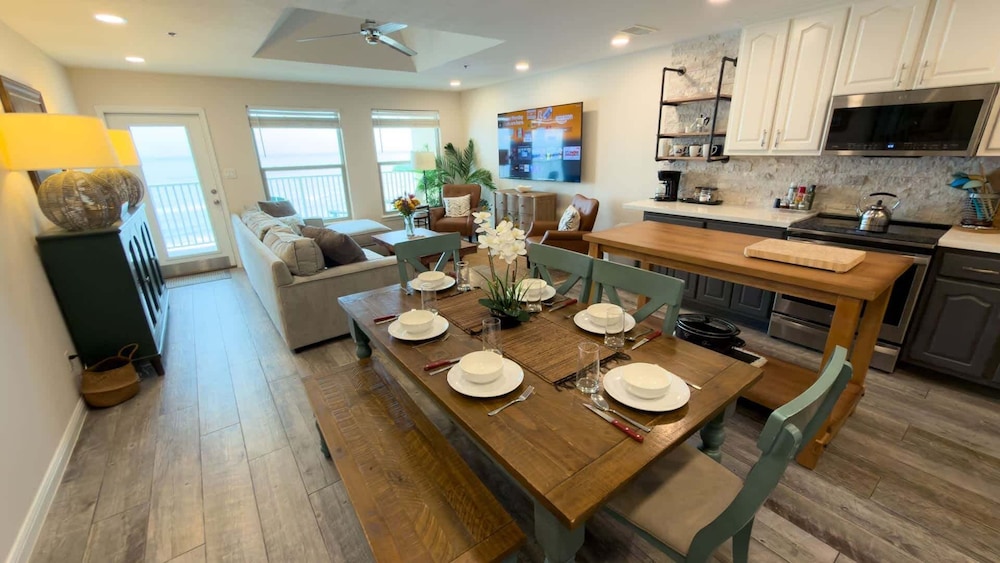 Penthouse Beachfront Views Renovated 4 Bedroom Condo
