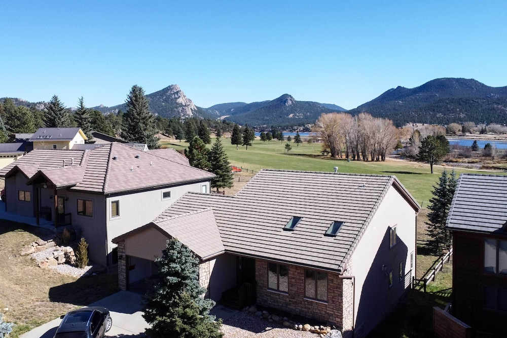 Family-friendly Home w/ Hot Tub: 1 Mi to Dtwn view 3