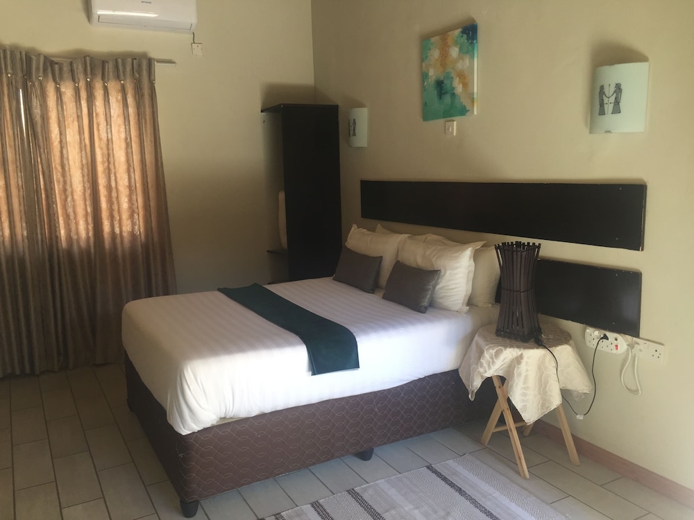 Shakawe Sands Lodge