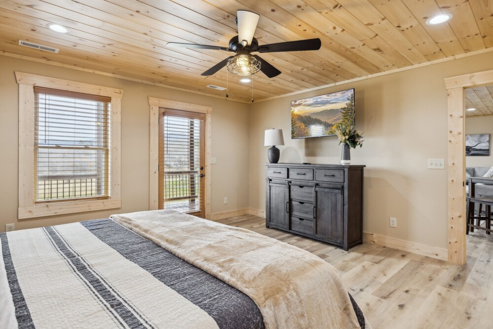 Robeson Hood Lodge 4 Bedroom Home