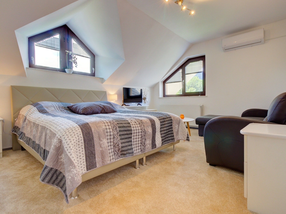 Charming Apartment in Bled Near Lake view 3