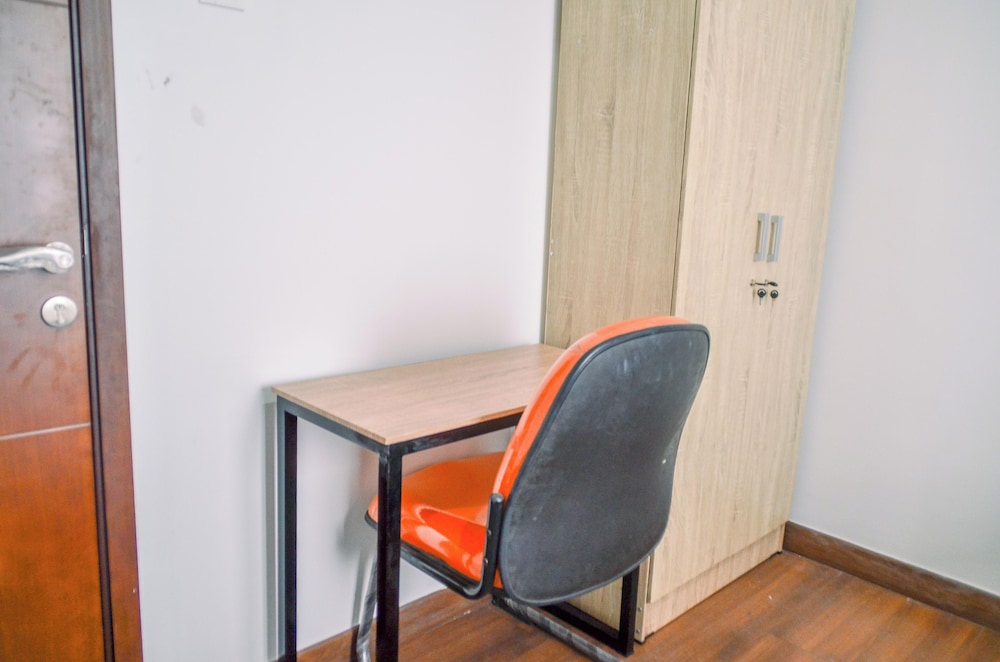 Chic and Cozy 2BR Apartment at Springwood Residence