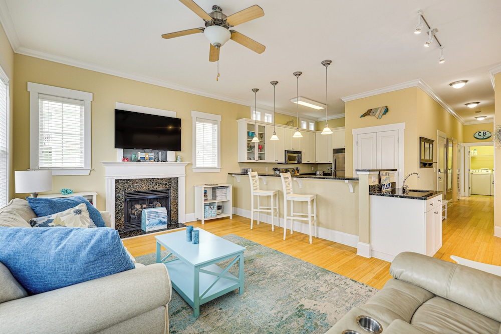 Walk to Beach: Coastal Carolina Home w/ Decks!