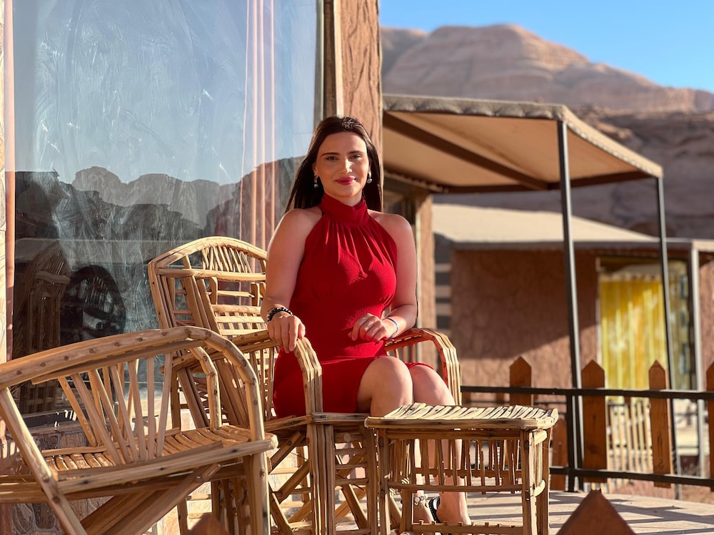 Room-wadi RUM Guide, Camp & Tour