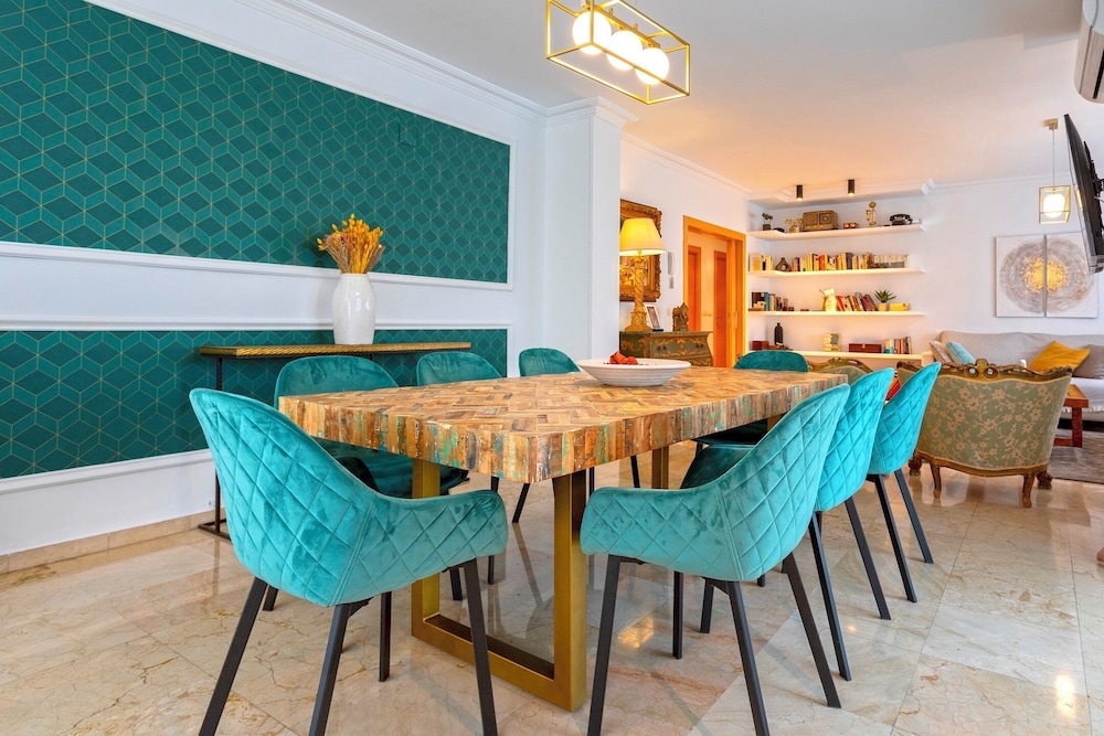 Genteel Home Martinez Campos view 5