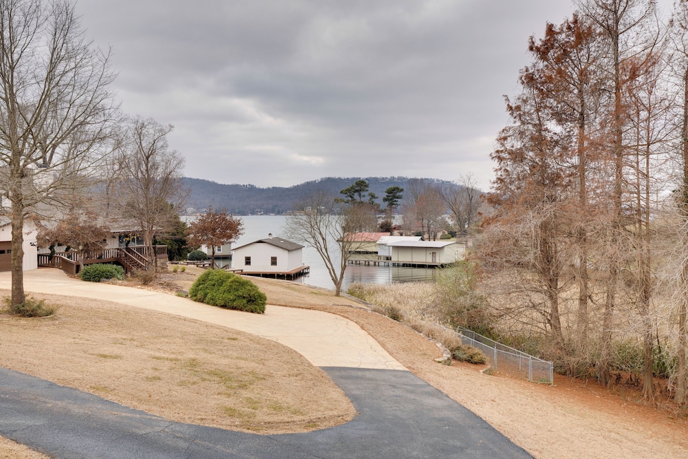Lake Guntersville Getaway w/ Shared Boat Dock!