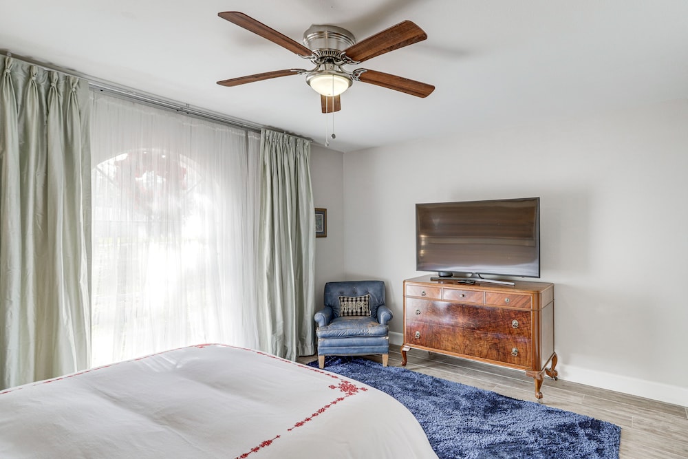 Chic Houston Home w/ Patio, Near Old Town Spring! view 3