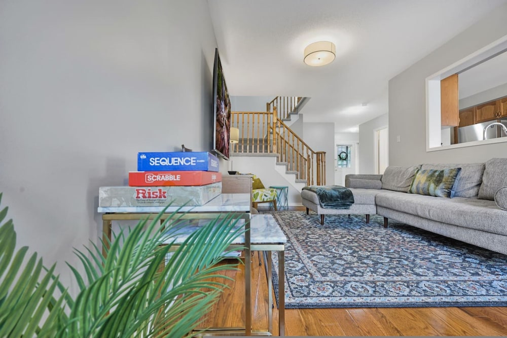 Spacious Whitby Haven 3BR Home Parking