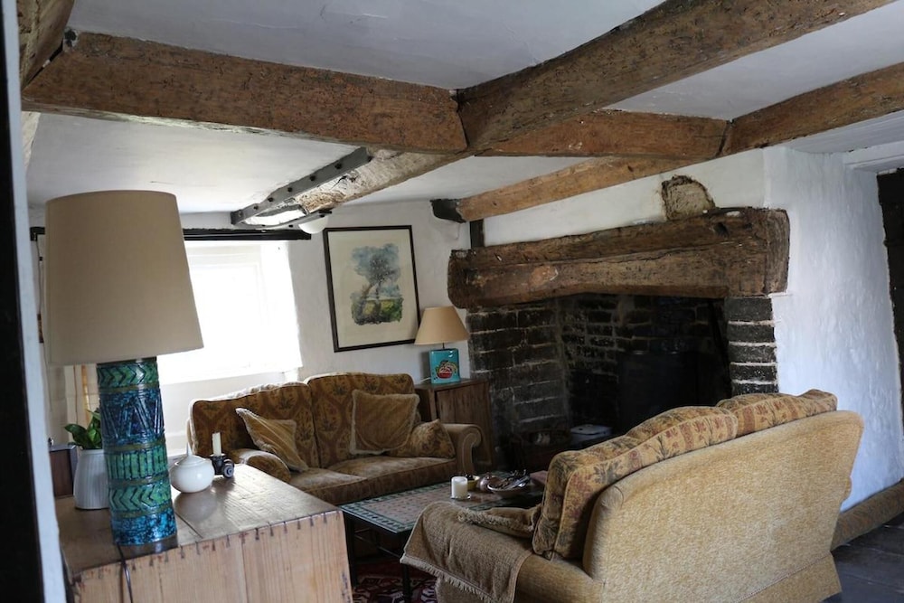 15th Century 3 Bedroom Cottage & Delightful Garden view 4