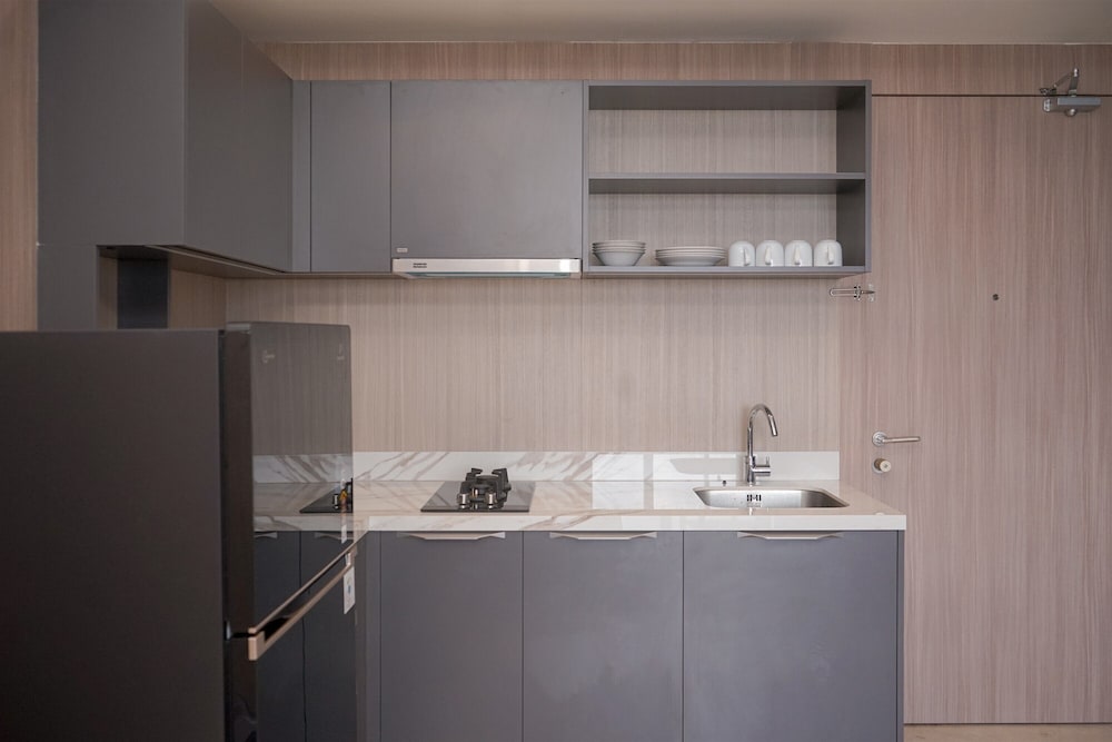Comfy And Modern Look 2Br At Yukata Suites Apartment
